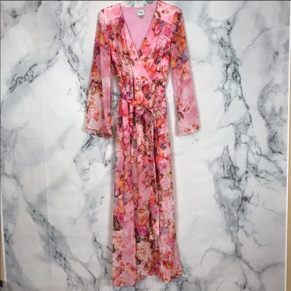 Cute floral maxi dress with belt.
